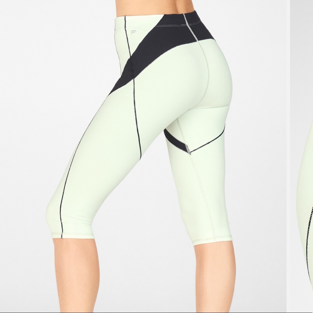 NWT Fabletics High Waisted PureLuxe Contour Ultra Crop Sz L